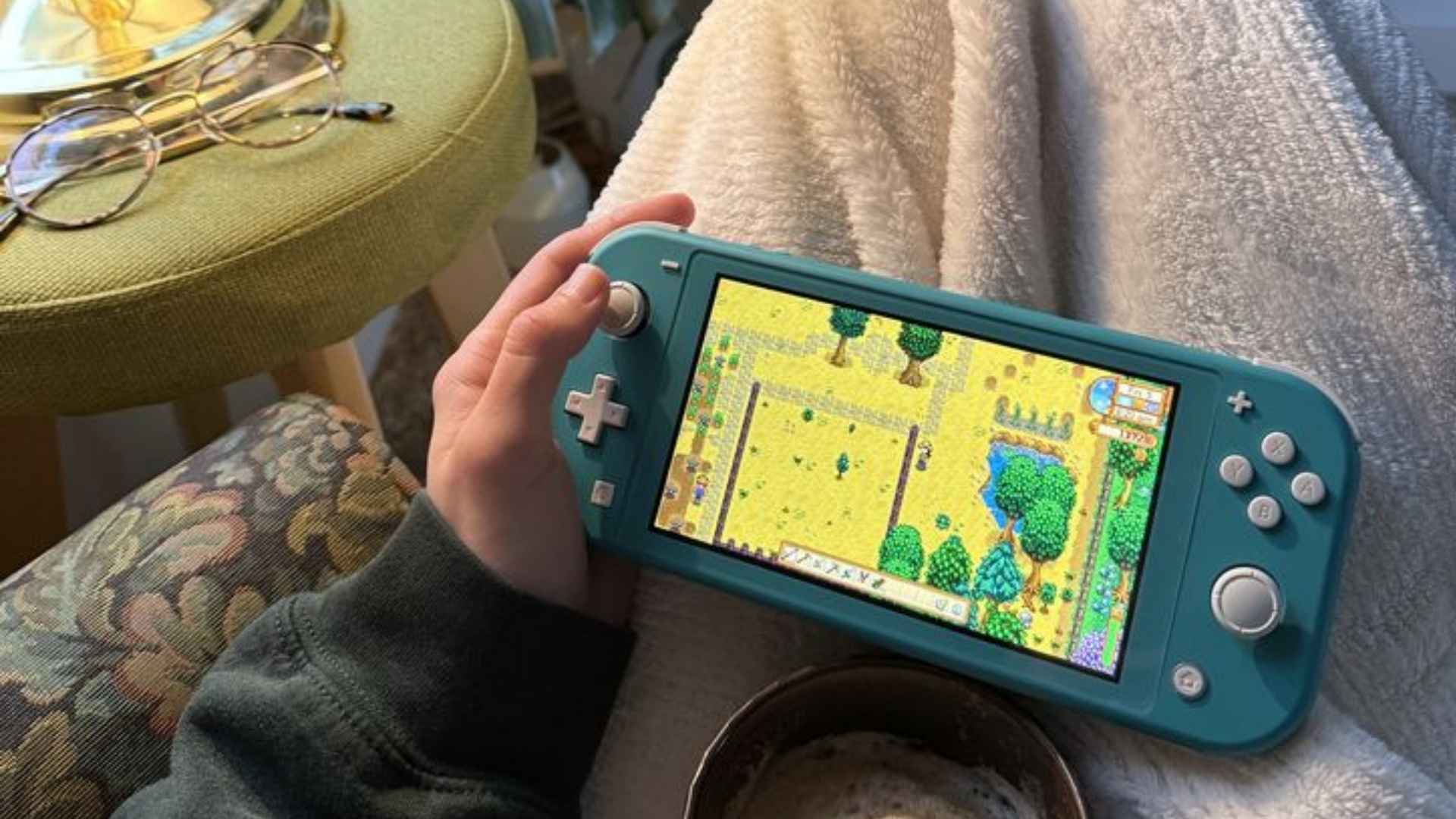 How to Get Roaring Moon in Pokemon Scarlet Location and Capture Tips